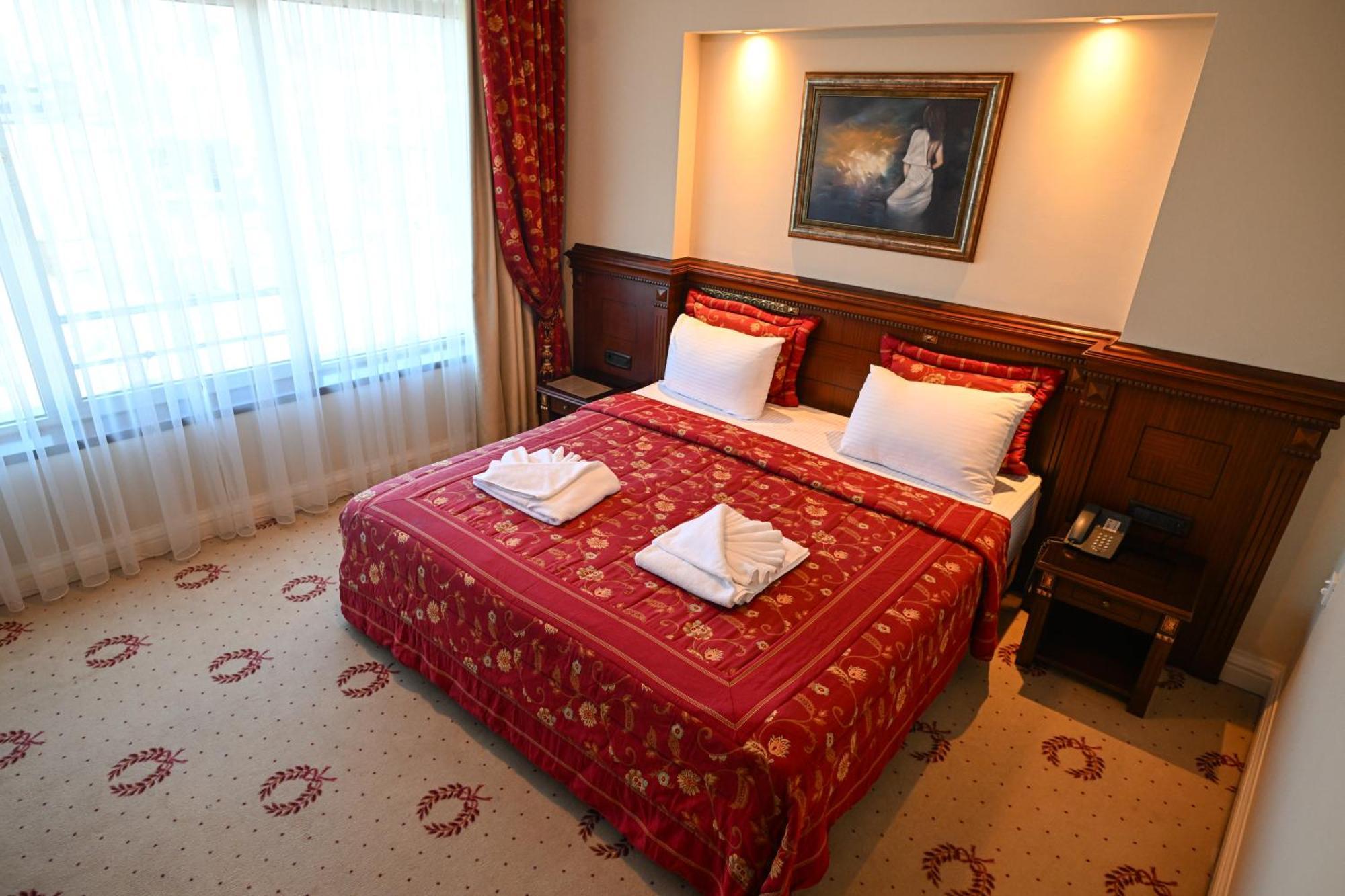 Stone Bridge Hotel Skopje Bagian luar foto