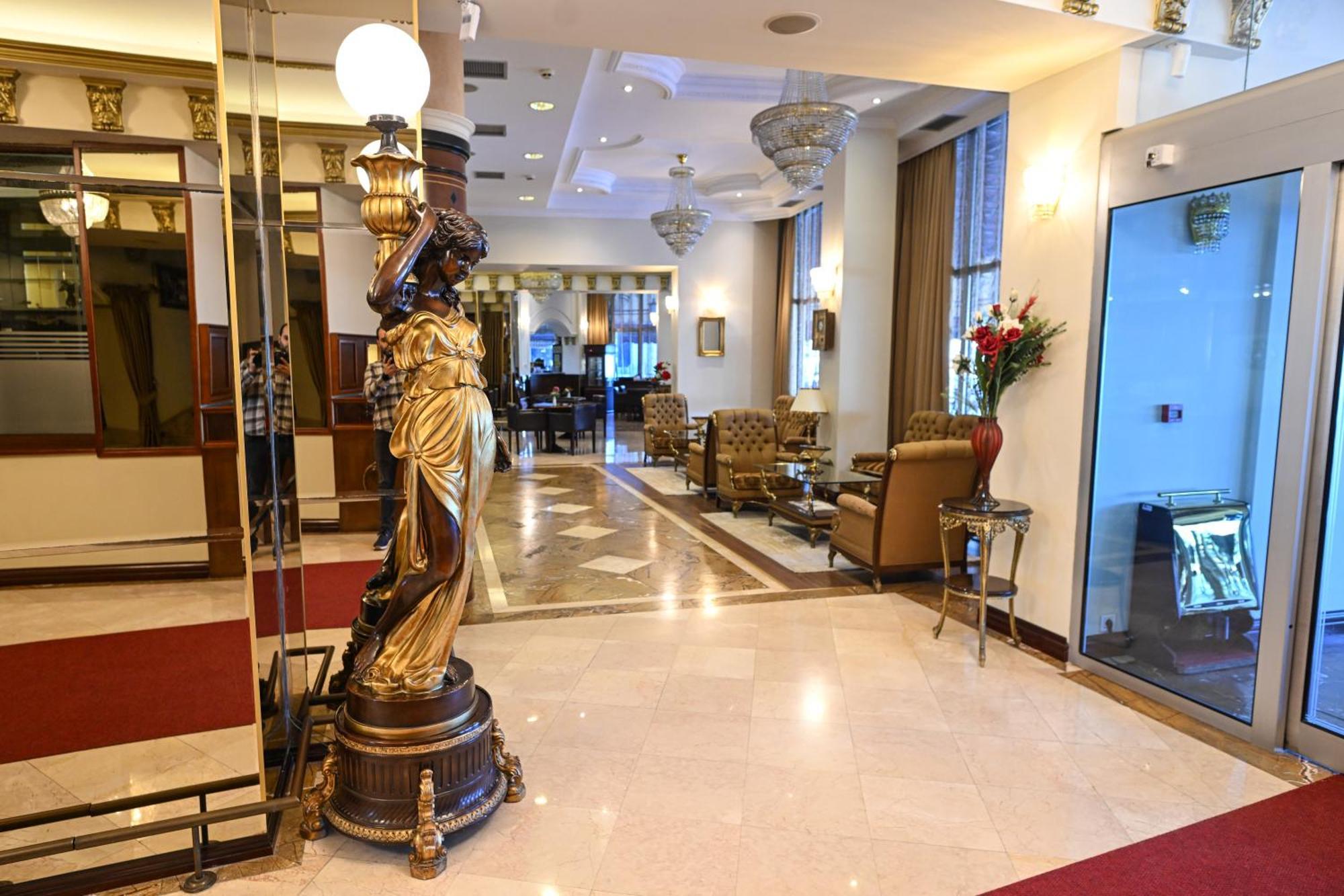 Stone Bridge Hotel Skopje Bagian luar foto