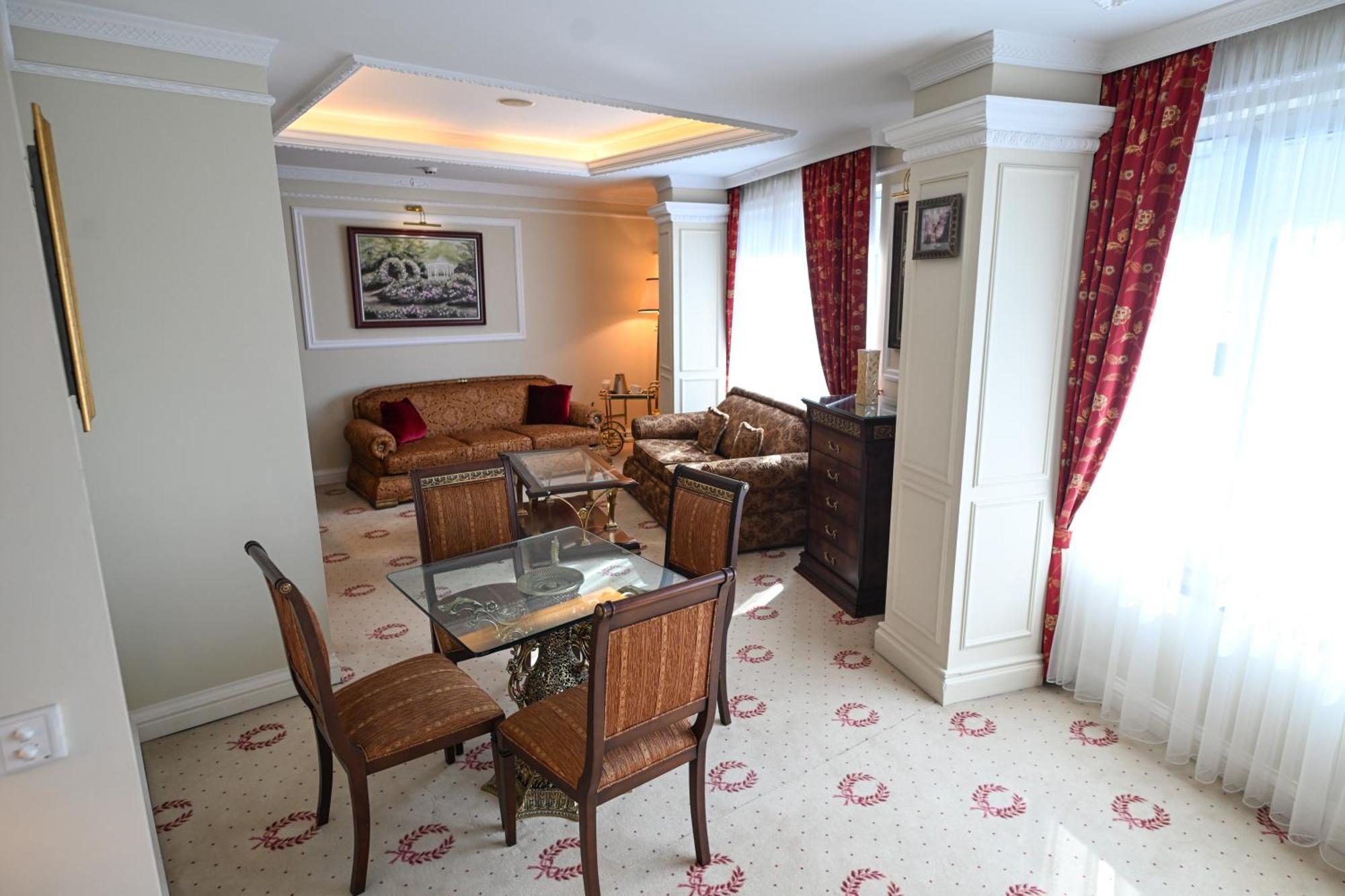 Stone Bridge Hotel Skopje Bagian luar foto