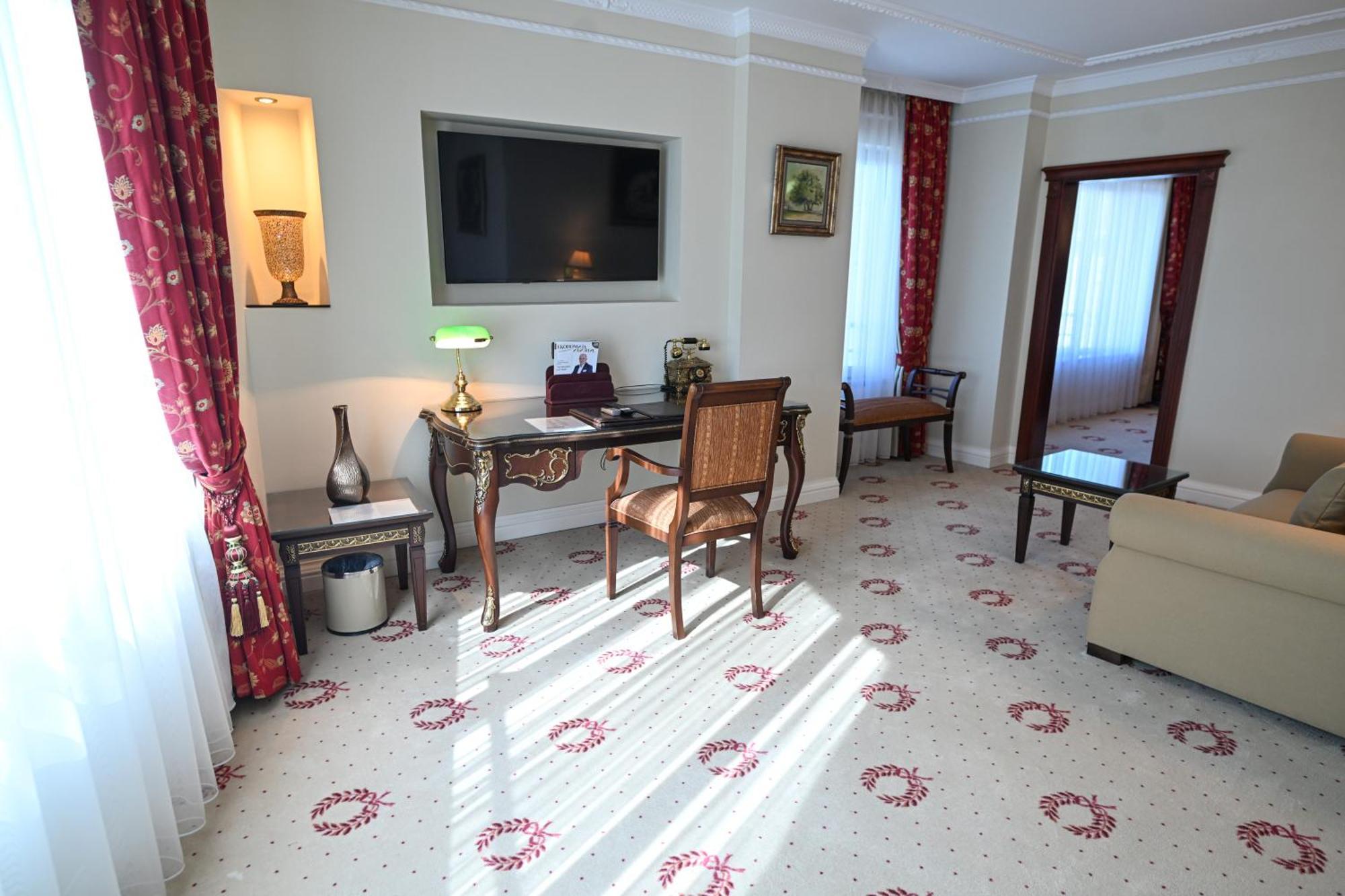 Stone Bridge Hotel Skopje Bagian luar foto