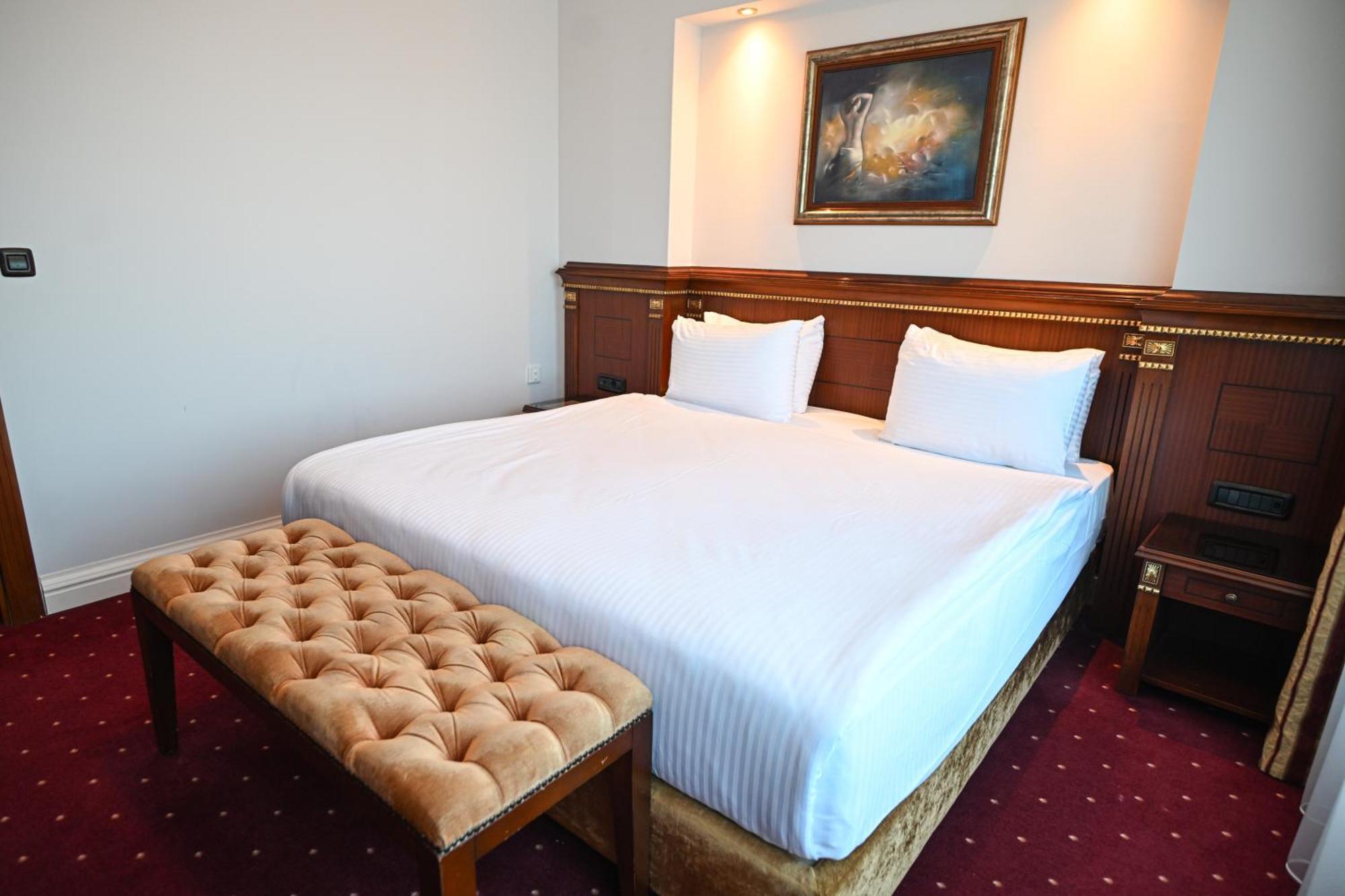 Stone Bridge Hotel Skopje Bagian luar foto