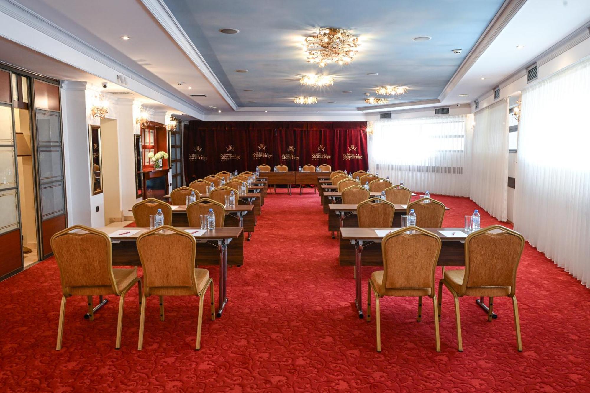 Stone Bridge Hotel Skopje Bagian luar foto
